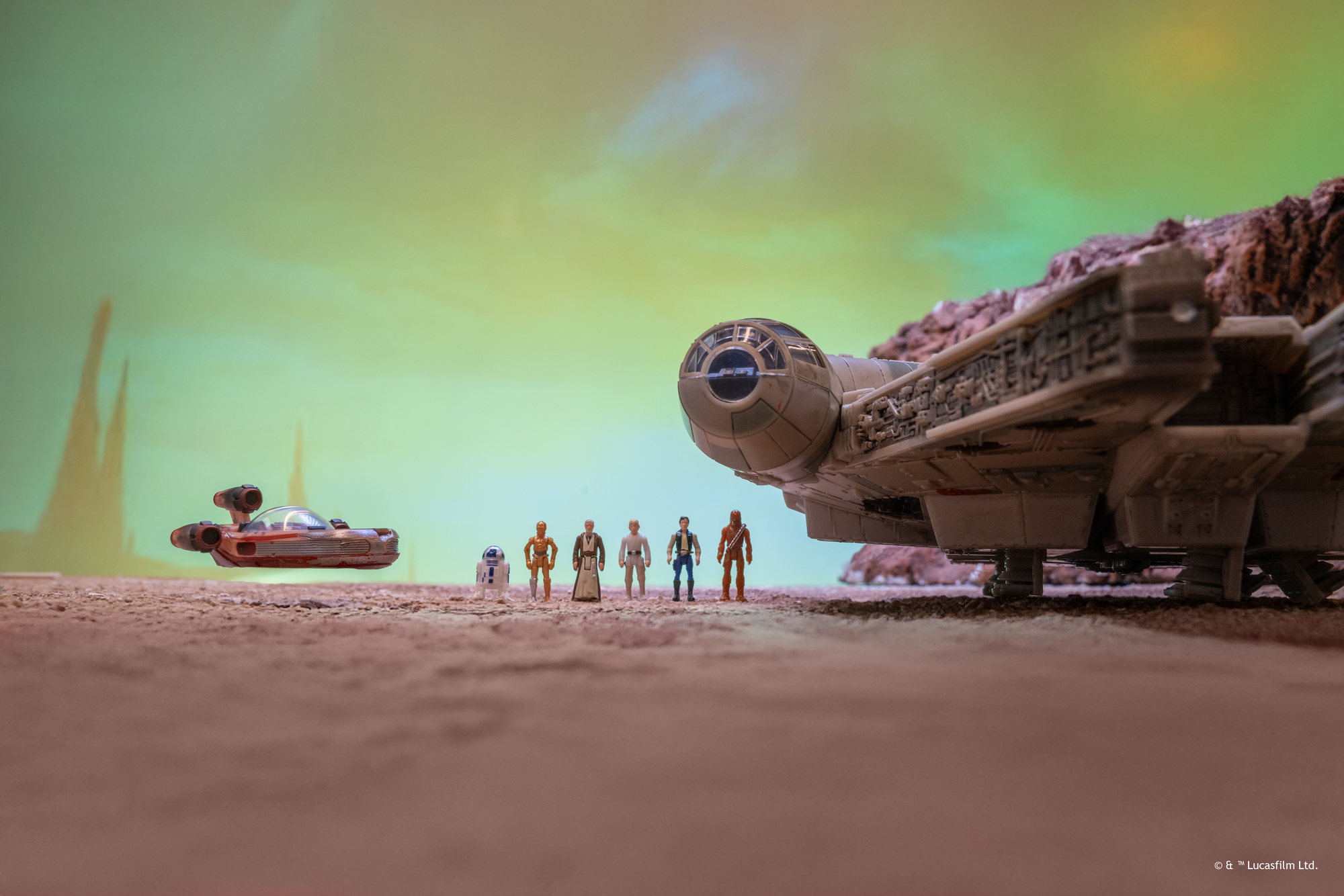 STAR WARS Micro Galaxy Squadron Millennium Falcon | Jazwares Vault